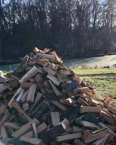 Libiyi EasySplit Drill Bit pile of wood